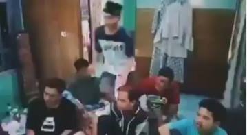 Video Story Whatsapp Lucu Kayak Siapa Nih